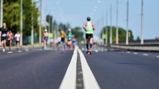 Turnieje sportowe i biegi uliczne w regionie – gdzie wziąć udział
